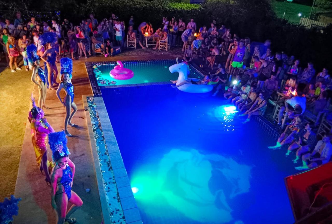 Wet! A Pool Party Hostel By Wild & Wandering 哈林海滩 外观 照片
