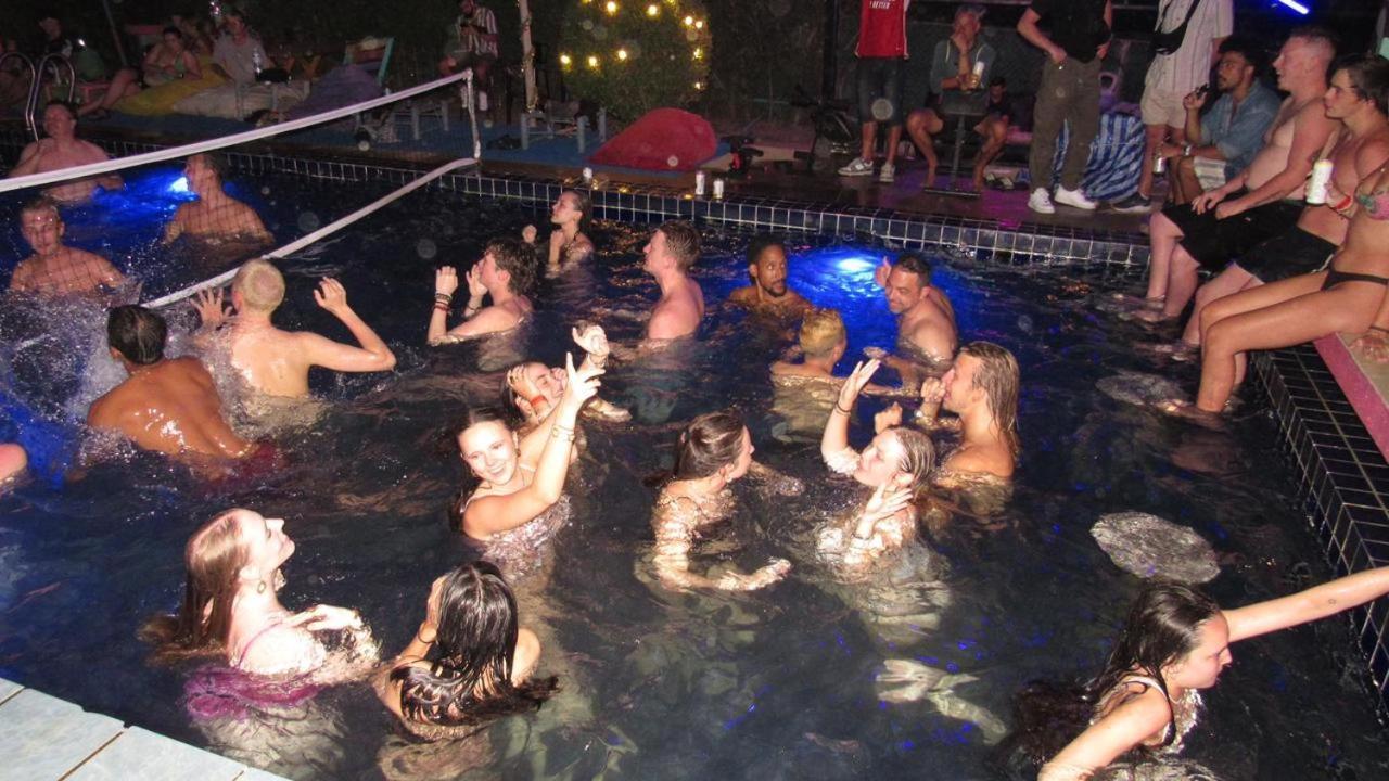 Wet! A Pool Party Hostel By Wild & Wandering 哈林海滩 外观 照片